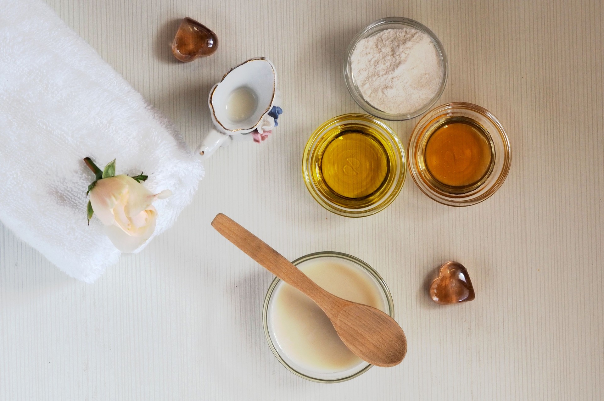 Homemade natural skin whitening mask